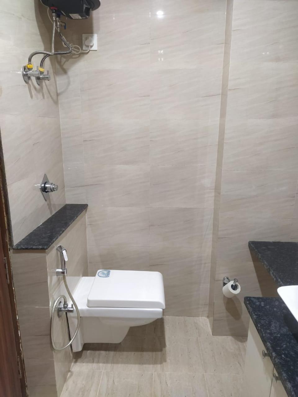 Limewood Stay - Near Golf Course Road Γκουργκάον Εξωτερικό φωτογραφία