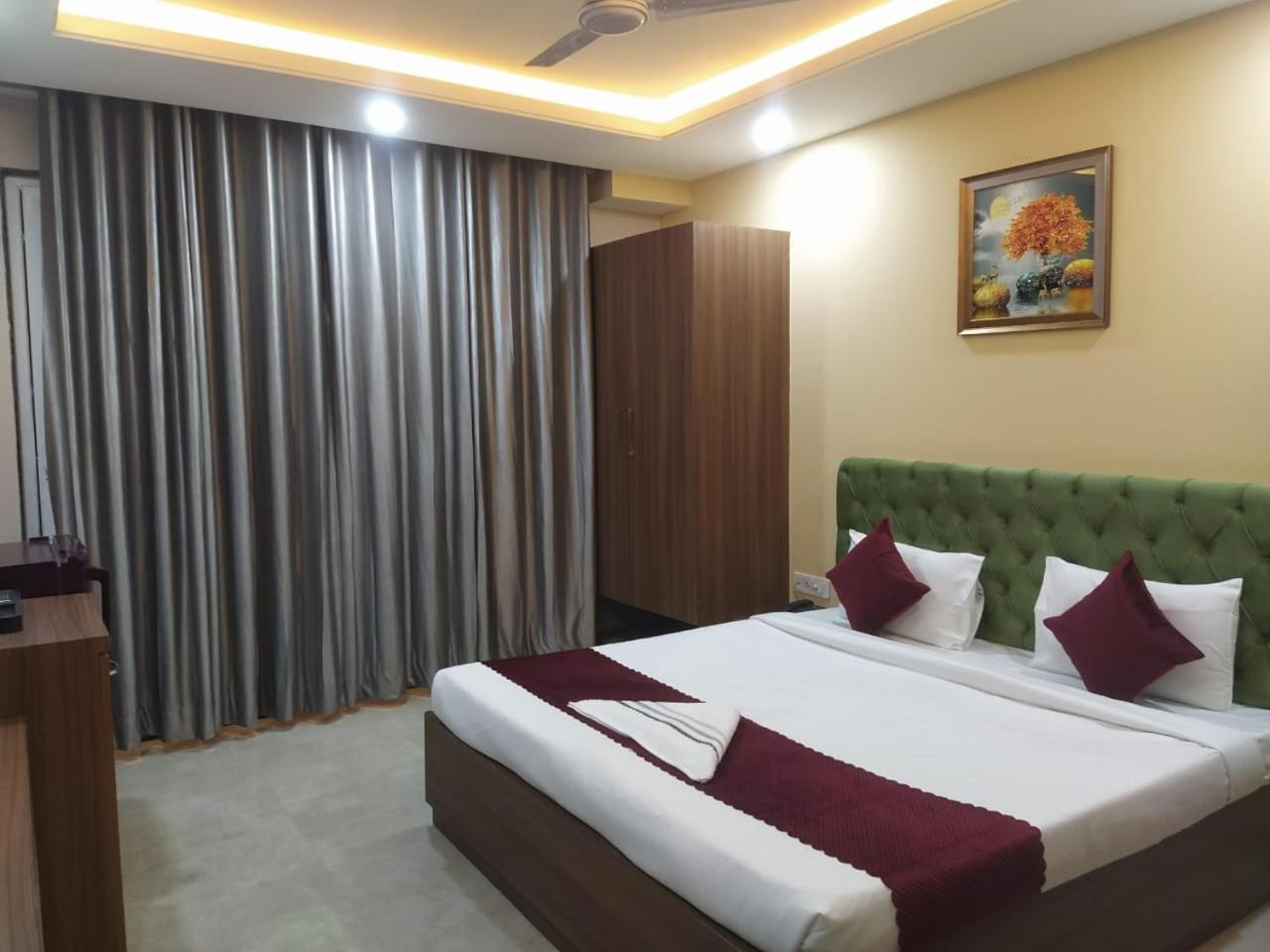 Limewood Stay - Near Golf Course Road Γκουργκάον Εξωτερικό φωτογραφία