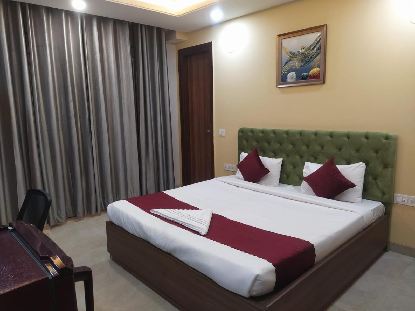 Limewood Stay - Near Golf Course Road Γκουργκάον Εξωτερικό φωτογραφία