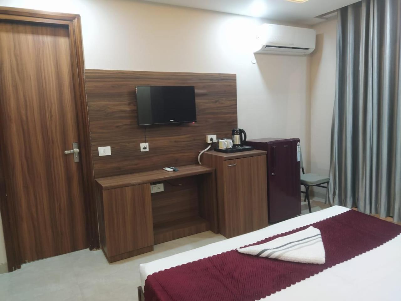 Limewood Stay - Near Golf Course Road Γκουργκάον Εξωτερικό φωτογραφία